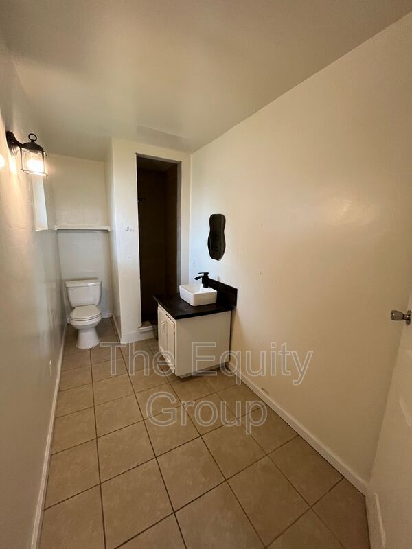 Building Photo - 421 W Westfield Ave