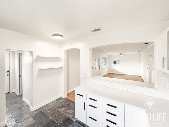 Building Photo - Beautiful 2BD/2BA W/ Detached Garage and A/C in Talmadge!