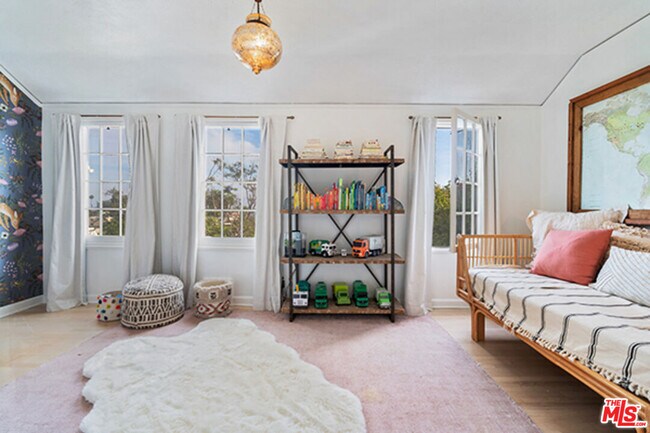 Building Photo - 6402 Ivarene Ave