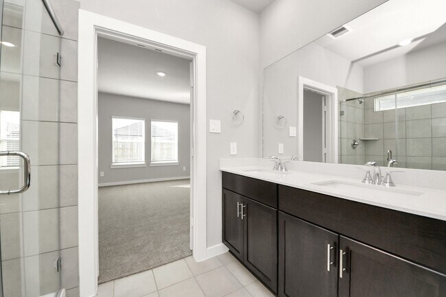 Building Photo - 16690 Sterling Clf St