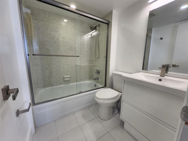 Building Photo - 112 Royal Pk Dr