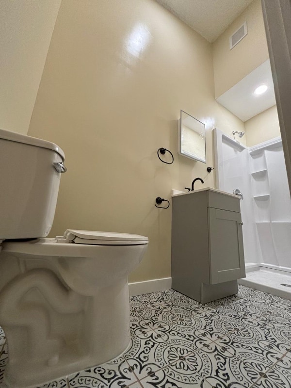 Building Photo - 526 W 49th St