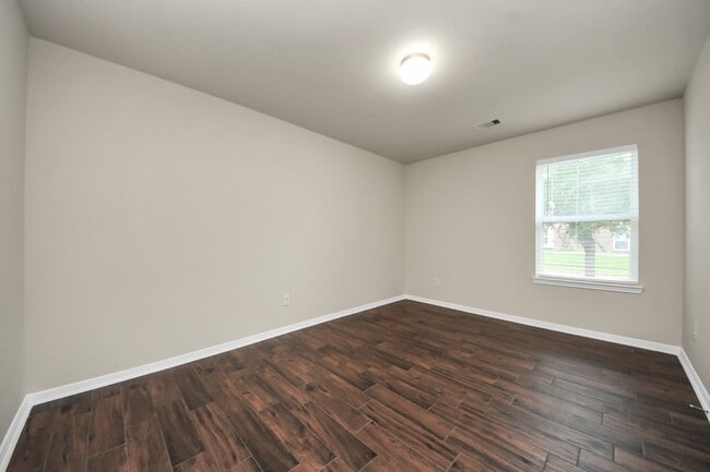 Building Photo - 6802 Level Pond Ln