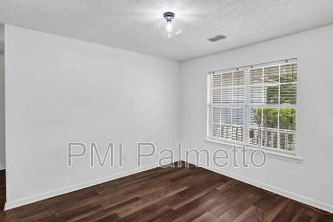 Building Photo - 212 Brookstone Way