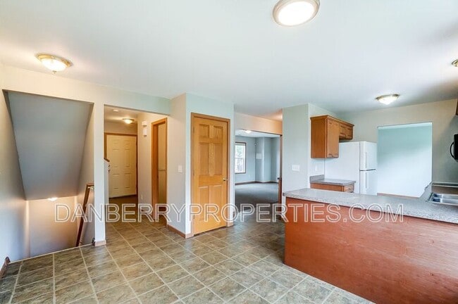 Building Photo - 1105 N Byrne Rd