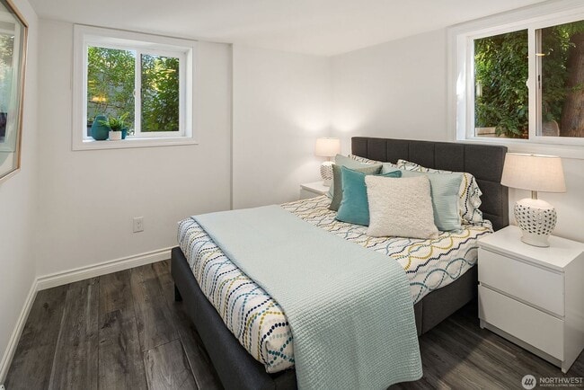 Building Photo - 3Bd/1.75Ba Seattle House