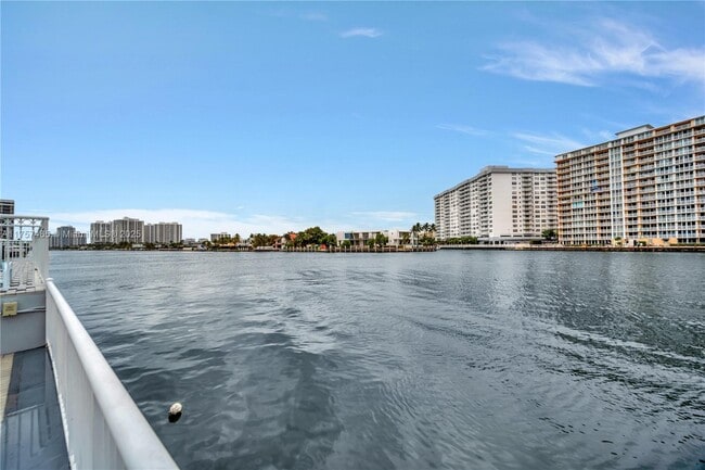 Building Photo - 1913 S Ocean Dr