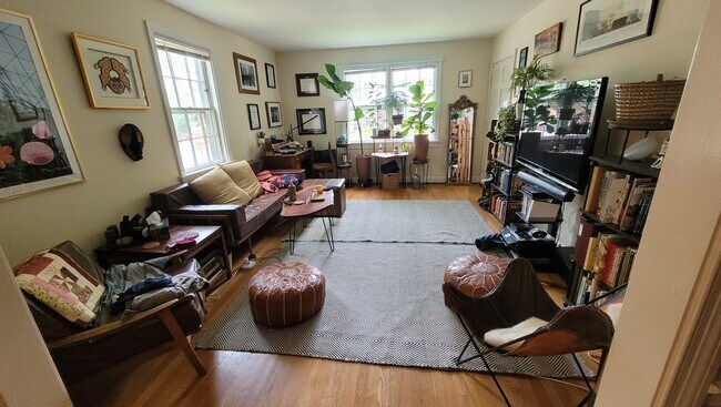 Building Photo - 3131 W Grace St