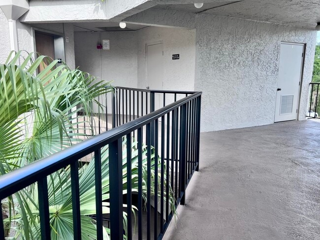 Building Photo - 3100 Riverside Dr