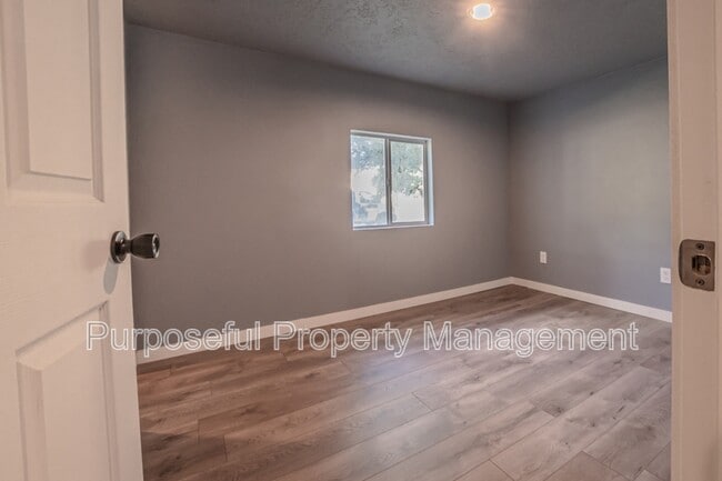 Building Photo - 516 Morrison Ave