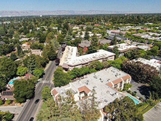 Building Photo - 226 W Edith Ave