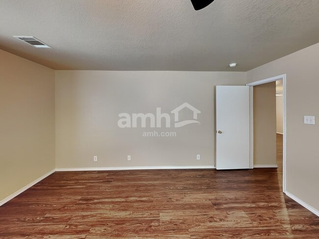 Building Photo - 104 Harness Ln