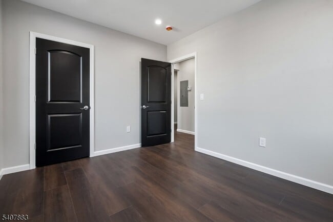 Building Photo - 266 Morris Ave