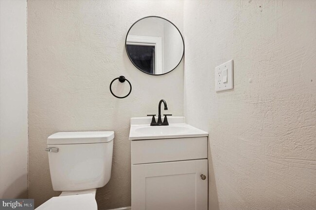 Building Photo - 5517 Jane St