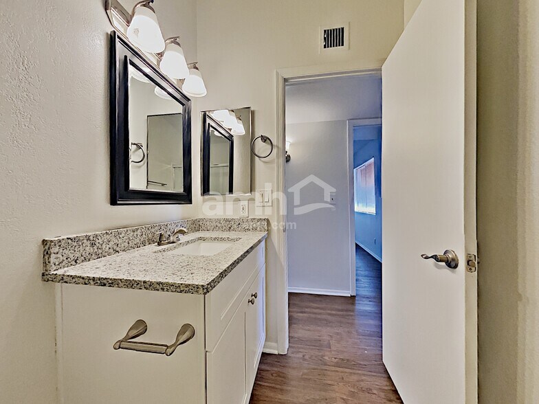 Building Photo - 4508 E Monte Way