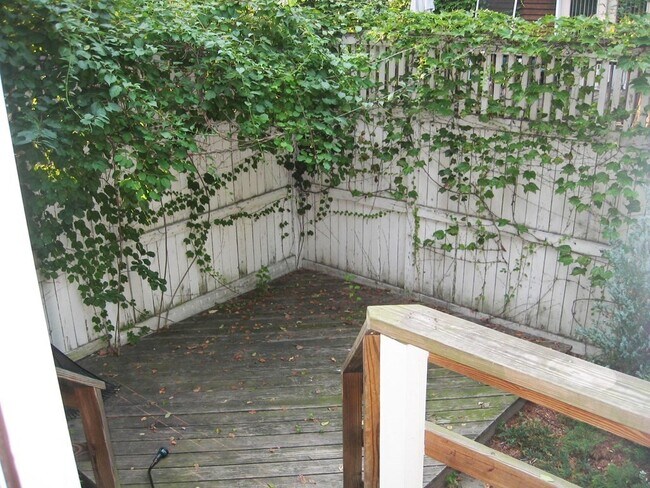 Building Photo - 13 Roberts Rd