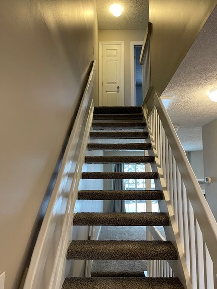 Building Photo - 1913 Ridgebury Dr