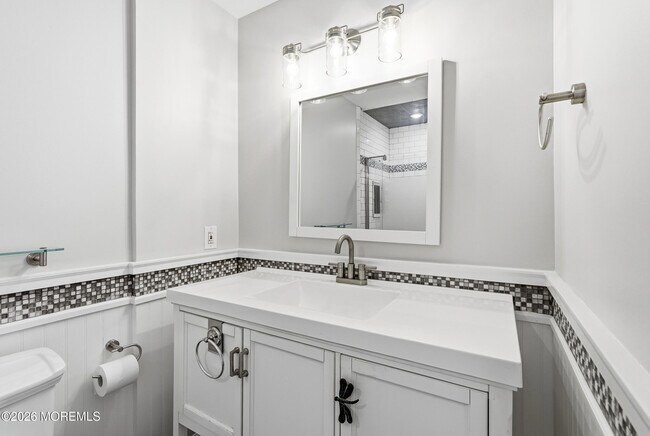 Building Photo - 802 Alpine Trail