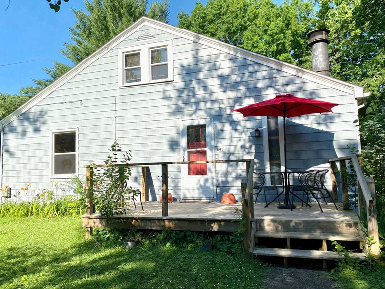 Building Photo - 608 S Webber St