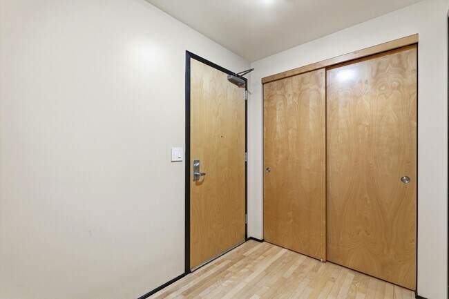 Building Photo - Modern + Spacious Pearl District Condo Including 24/7 Security +1  Secured Parking Spot Available...