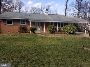 Building Photo - Bright Annandale Home with Screened Porch and Prime Access