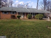 Building Photo - Bright Annandale Home with Screened Porch and Prime Access