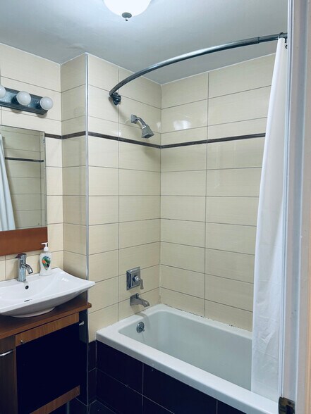 Building Photo - 2120 Ocean Ave