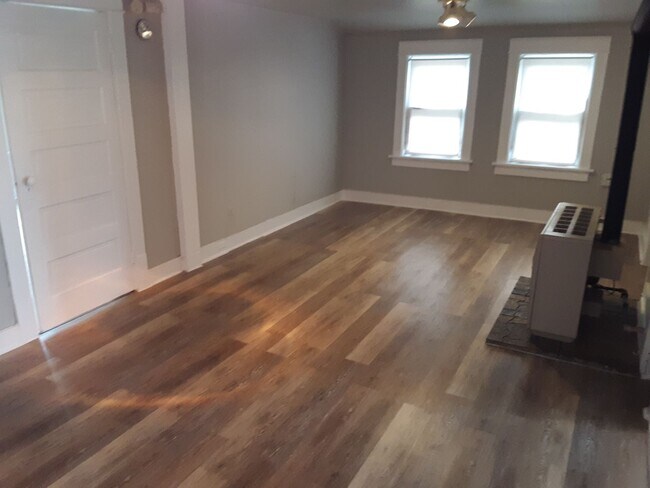 Primary Photo - 1204 Shawano Ave