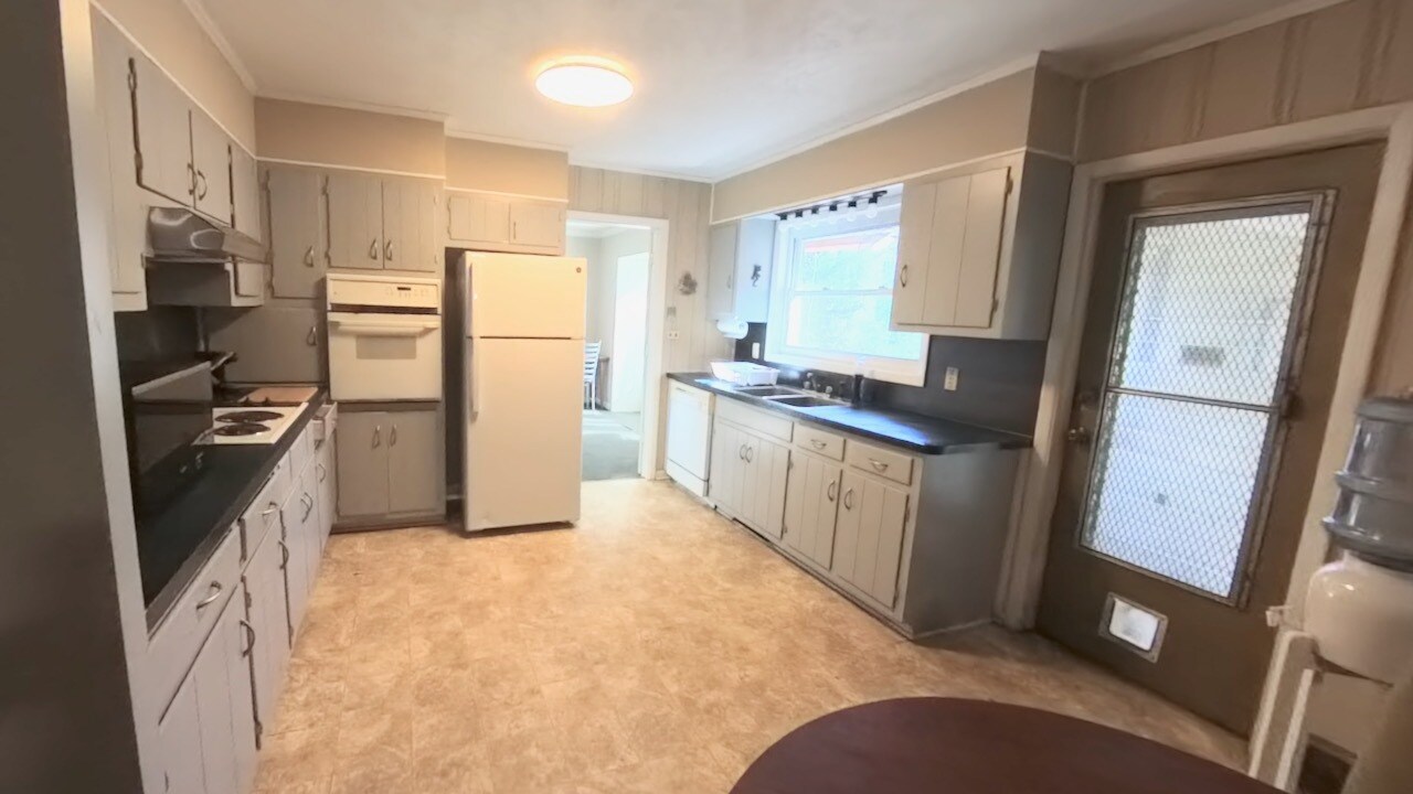 Building Photo - 2510 Headland Dr
