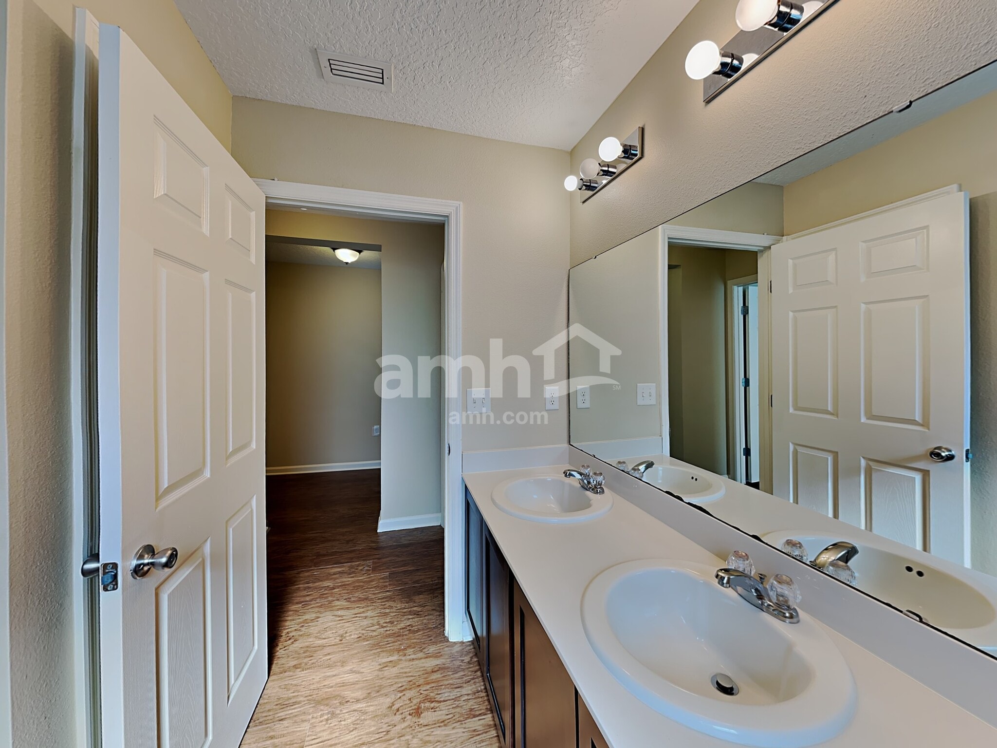 Building Photo - 563 Worcester Ct