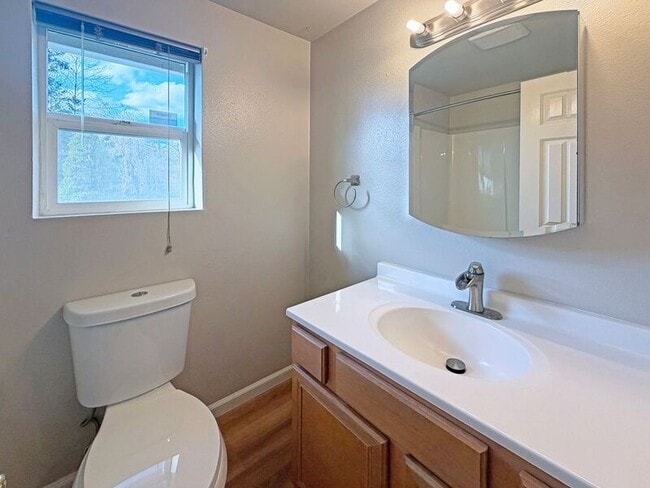 Building Photo - 573 Hanover St