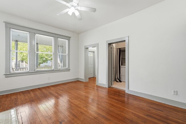 Building Photo - 538 E Waldburg St