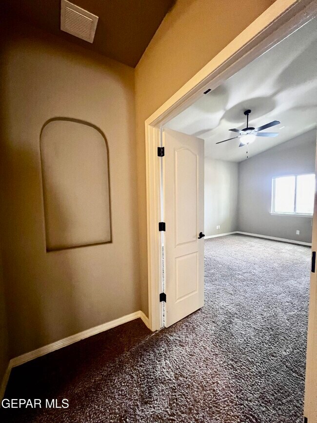 Building Photo - 3133 Clearbrook