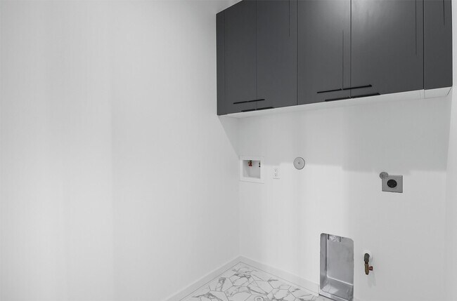 Building Photo - 2939 El Fenice Ln