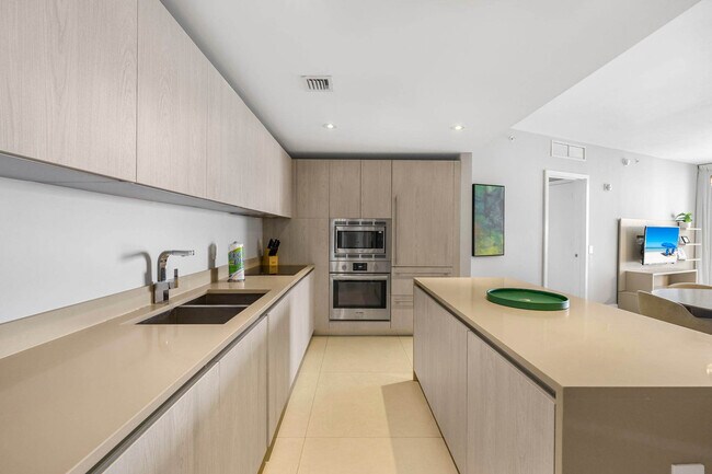 Building Photo - 4111 S Ocean Dr