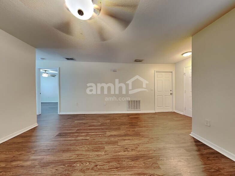 Building Photo - 10225 Summerview Cir
