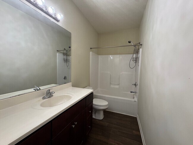 Building Photo - 123 John Davis Dr