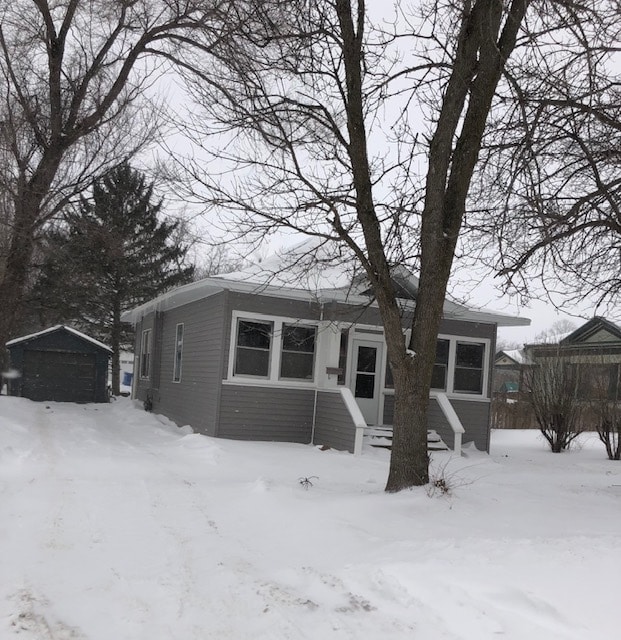 Building Photo - 615 N Harth Ave