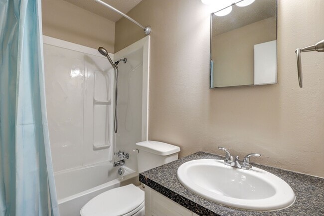 Building Photo - 3 Bedroom 1.5 Bathroom Ranch House