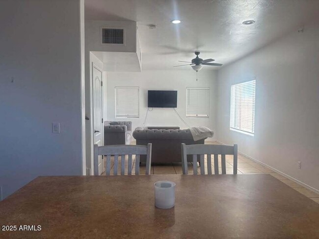 Building Photo - 1427 Cam Chavinda