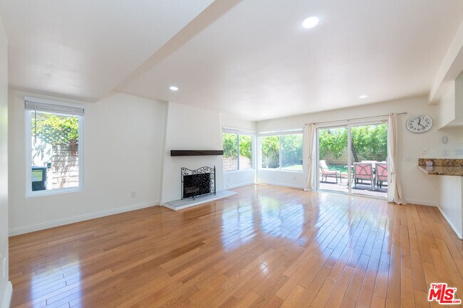 Building Photo - 8324 Beckford Ave