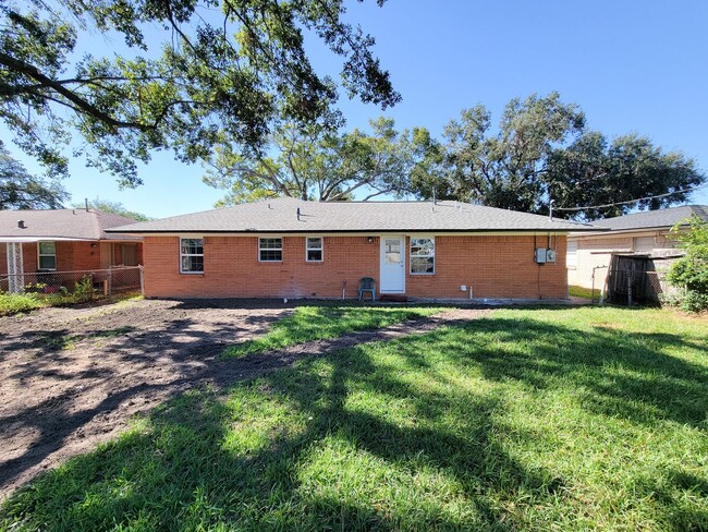 Building Photo - BEAUTIFUL REMODELED BRICK 4 BEDROOCK 2 BAT...