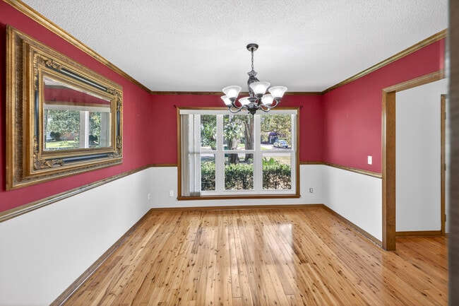 Building Photo - 1140 Troon Dr E