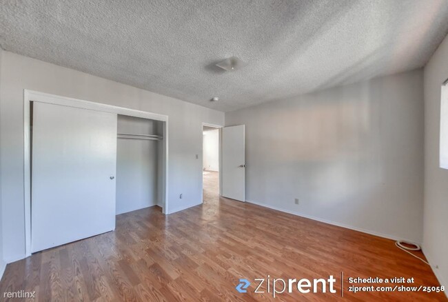 Building Photo - 2 br, 1 bath Triplex - 2218 Lincoln Park A...