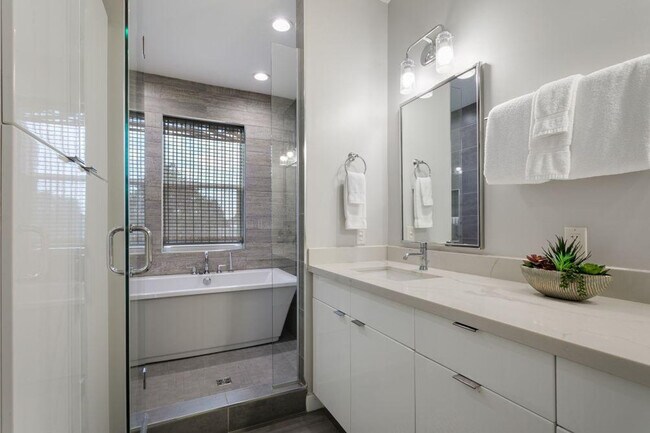 Building Photo - 3737 Bienville Ave