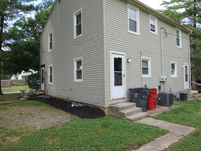 Building Photo - 186 College St