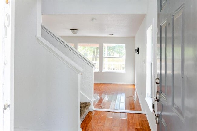 Building Photo - 15224 Sarah's Creek Dr