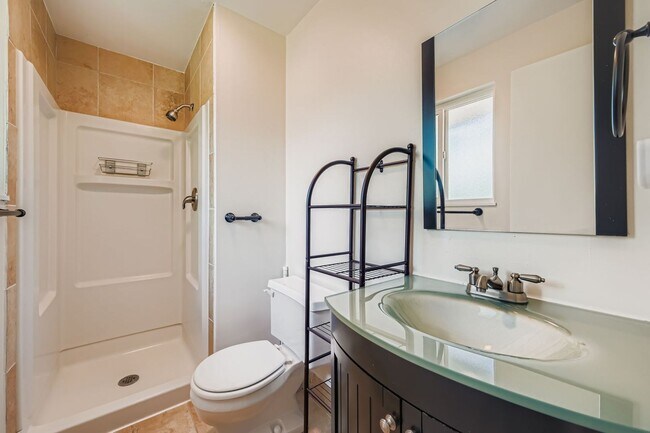 Building Photo - LOCATION! 4-bed 3-bath home located in the...