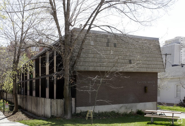 Building Photo - Canyon Manor