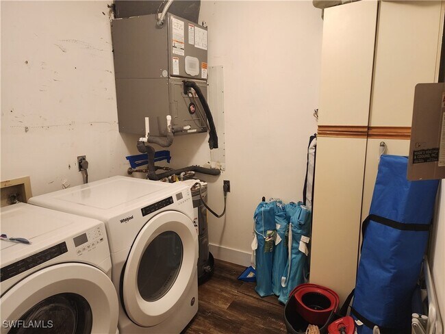 Building Photo - 220 Timber Lake Cir